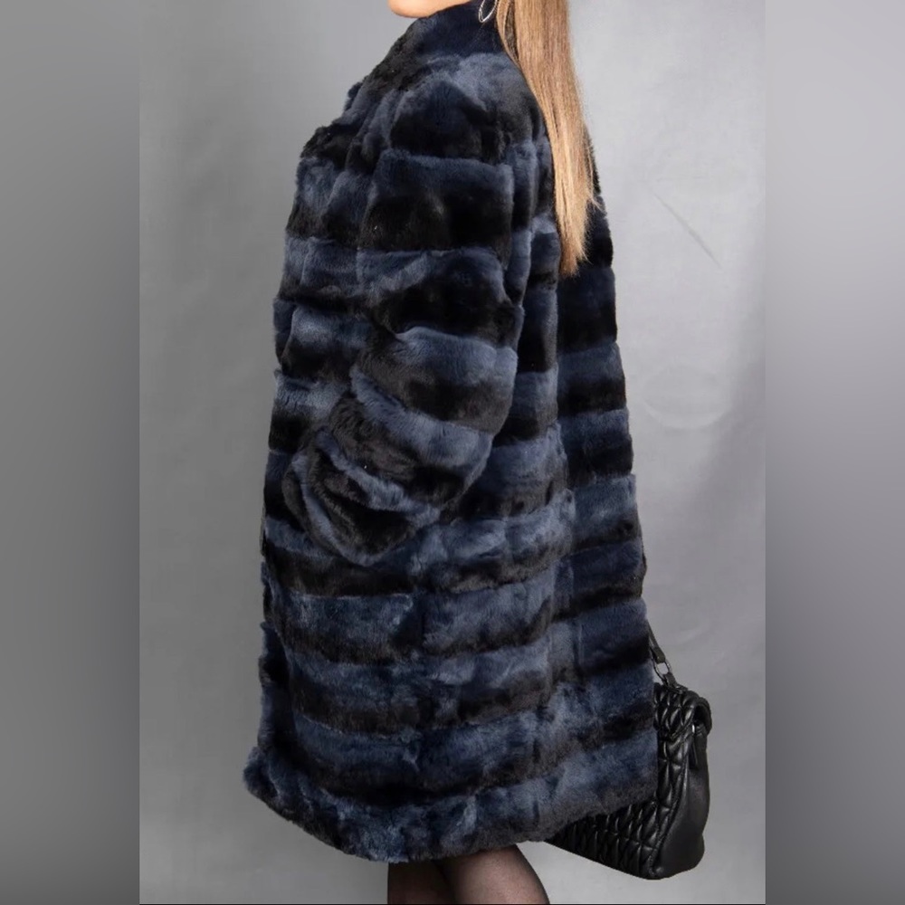 Beautiful NWT REX Chinchilla coat. Size Medium.